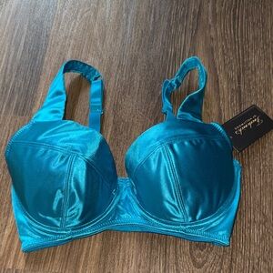 Frederick’s of Hollywood VA VA VOOM size 32D bra NWT